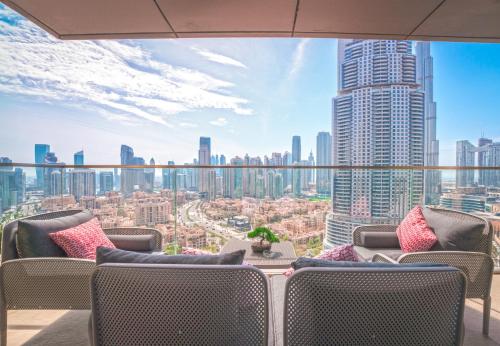 EasyGo - Upgraded 2BDR in BLVD Point with Burj Khalifa View, Dubai (foto 2)