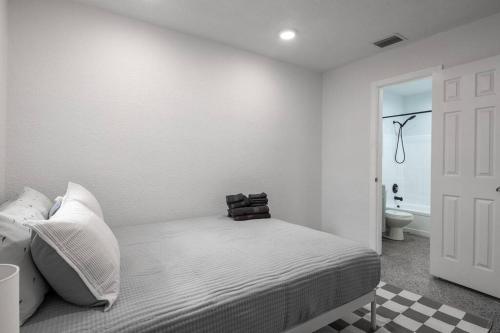 Cozy 2bed 1 Bath 5 min to Las Olas W/free parking! in Fort Lauderdale, USA