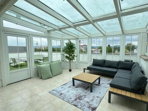 陽台/露台, 220 qm Penthouse Wohnung mit Fahrstuhl - ohne SPA in 腓特烈斯費爾德