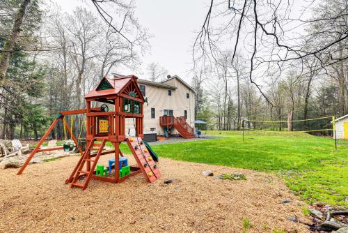 Pocono Retreat Hot Tub and Game Room Near Kalahari in Tobyhanna, USA