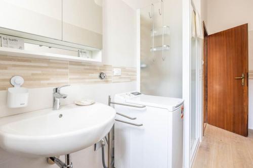 Essential Bologna - Ambrogio Host