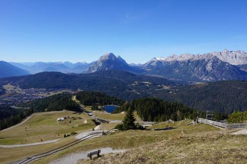 Hotel Pension Tyrol - image 8