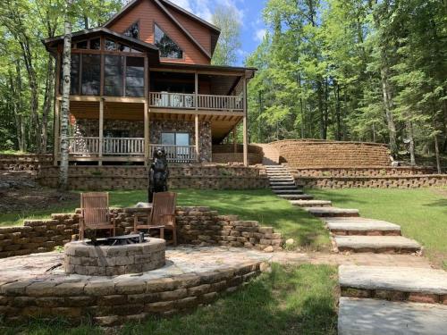 The Lake House - New Home on Lower Kaubinshine Lk in Minocqua, USA