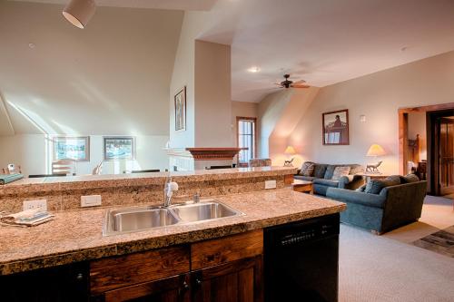 Main Street Station 1503 by Great Western Lodging in Warrior's Mark
