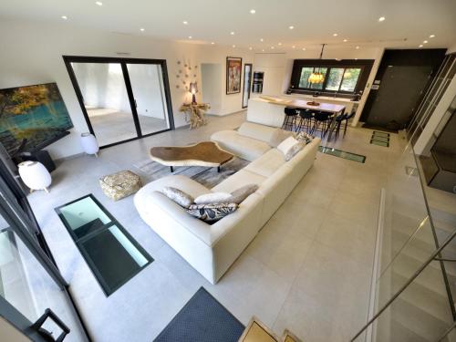 Shared lounge/TV area, Villa Prestige Confort & Piscine in Saint-Mitre