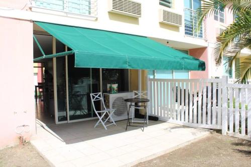 Gated paradise townhome/ airport in 케롤라이나