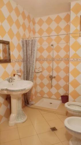 CASA RAYAN CASA RAYAN