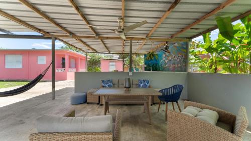 Coral Casa just one block from the beach