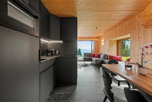 Konyha, NEW OPENING "Sissi Chalets" - Unique Luxury Hideaway with Mountain view & Sauna in Cavareno