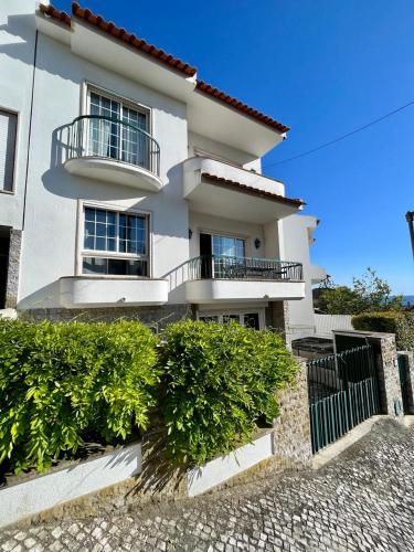 PAREDE HILL - GuestHouse BnB Praia de Bafureira