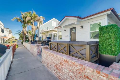 Breezy Bayside Cottage in San Diego, USA