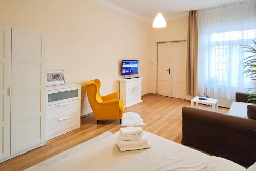 FilinHome Budapest Oktogon Suite - Tap to explore photos