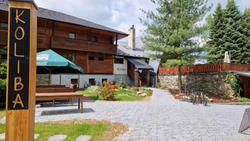 Viesnīcas āriene, Wellness Hotel Koliba in Komorni Lhotka