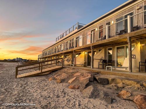 Falmouth Tides Motel - image 9