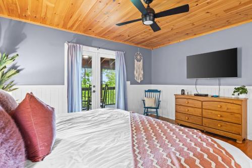 Hot Tub I Mountain View I Game Room I Sleeps 18