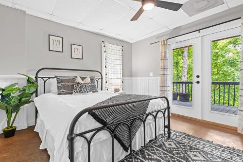 Hot Tub I Mountain View I Game Room I Sleeps 18