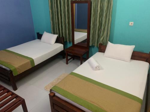 2 twin beds