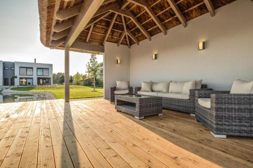 Faciliteiten, Greenhouse-Sonnengolf in Zsira