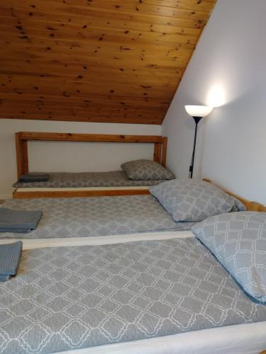 1 double bed, 4 twin beds