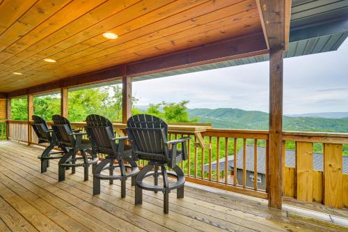 Cabin in the Clouds with Hot Tub Less Than 10Mi to Dollywood - main image
