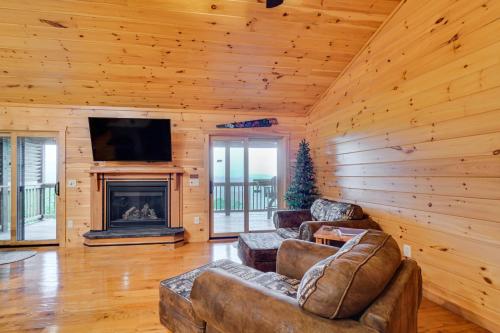 Cabin in the Clouds with Hot Tub Less Than 10Mi to Dollywood - image 11