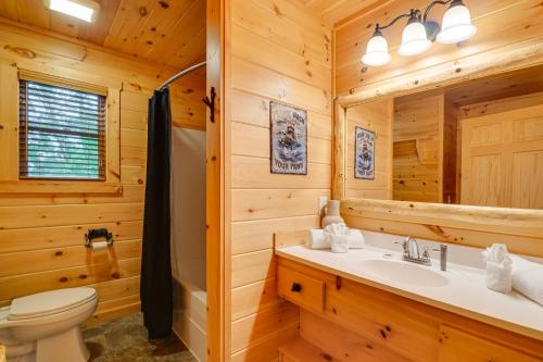 Cabin in the Clouds with Hot Tub Less Than 10Mi to Dollywood - image 10