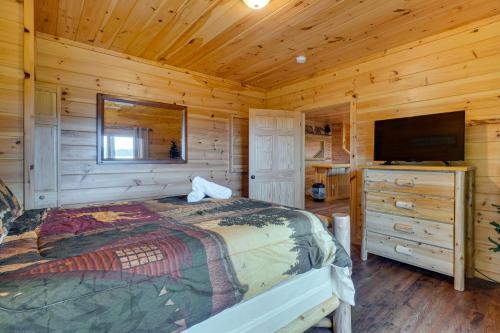 Cabin in the Clouds with Hot Tub Less Than 10Mi to Dollywood - image 12