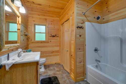 Cabin in the Clouds with Hot Tub Less Than 10Mi to Dollywood - image 13