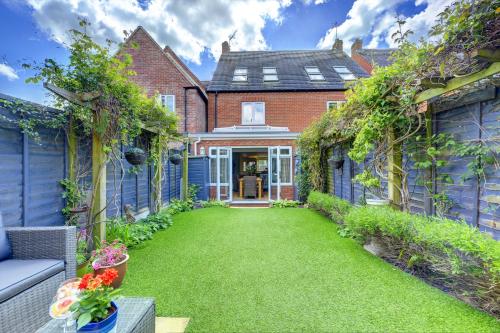 Market House by Spa Town Property - Spacious & Stylish Townhouse with Free Parking Near to Stratford-upon-Avon, Warwick & Solihull