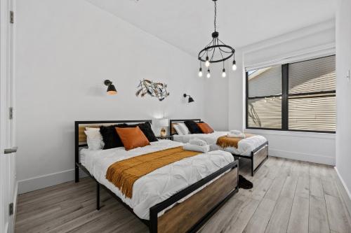 Expansive 3BR with Pool Table - Easy Access to NYC Expansive 3BR with Pool Table - Easy Access to NYC