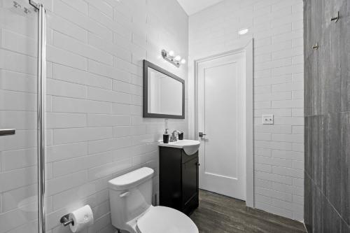 Expansive 3BR with Pool Table - Easy Access to NYC Expansive 3BR with Pool Table - Easy Access to NYC