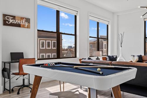 Expansive 3BR with Pool Table - Easy Access to NYC Expansive 3BR with Pool Table - Easy Access to NYC
