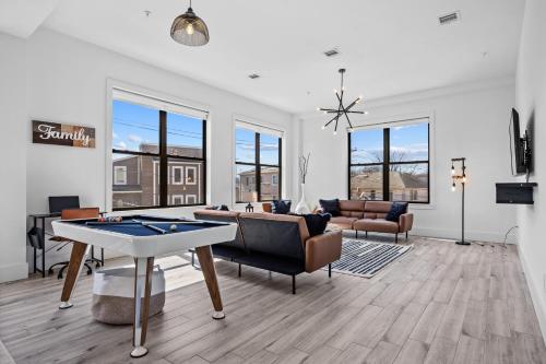 Expansive 3BR with Pool Table - Easy Access to NYC Expansive 3BR with Pool Table - Easy Access to NYC