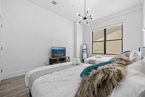 Expansive 3BR with Pool Table - Easy Access to NYC Expansive 3BR with Pool Table - Easy Access to NYC