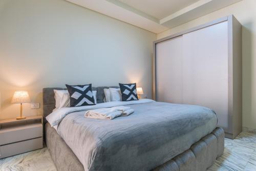 Crest 3-Bedroom Apt & Balcony in Hamra - main image