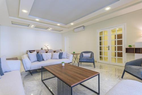 Crest 3-Bedroom Apt & Balcony in Hamra - image 13