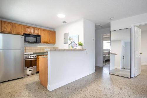 Lovely 2 bed 1 Bath near Las Olas W/Free parking! detail