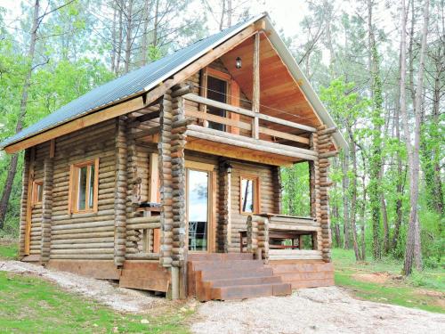 Grand tipis confortable, authentique chalets en rondins et belle maison Périgourdine avec piscine et vue Lascaux en Périgord