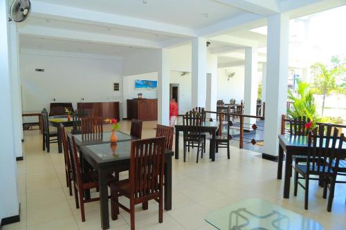 Aurora Hotel – Hikkaduwa, CO