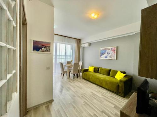 Apartment with Lake View