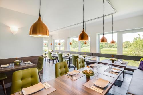 Restaurant, Greenhouse-Sonnengolf in Zsira