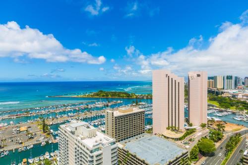 One Bedroom Condos with Lanai near Ala Wai Harbor - Perfect for 2 Guests
