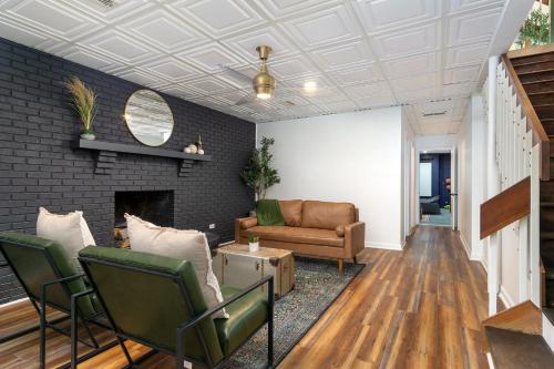 Massive Asheville Compound A Memorable Experience in 威弗維爾 (NC)