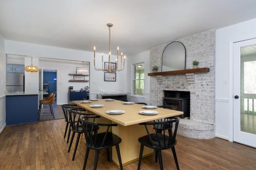 Massive Asheville Compound A Memorable Experience in 威弗維爾 (NC)