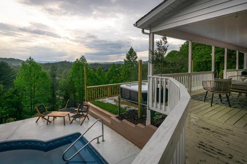 Massive Asheville Compound A Memorable Experience in 威弗維爾 (NC)