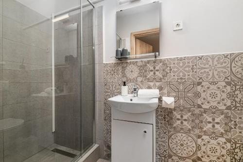 BLAHA ROOMS - image 2
