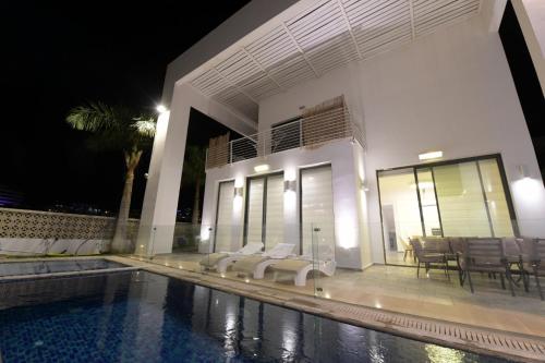 New ! 430m Luxury Best Top Class 8-Bdr Exclusive Villa Top Design HEATED Pool Jucuzzi Sauna - image 5
