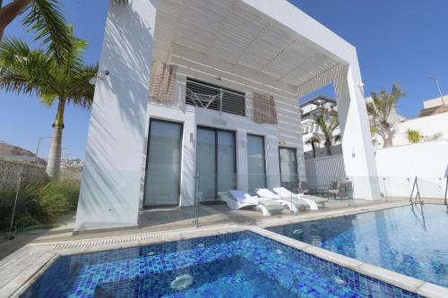 Villa image 1