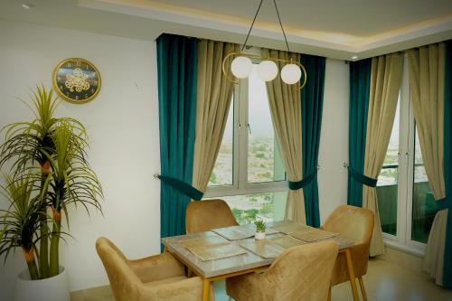 Penthouse with balcony in GoldCrest DHA - image 14