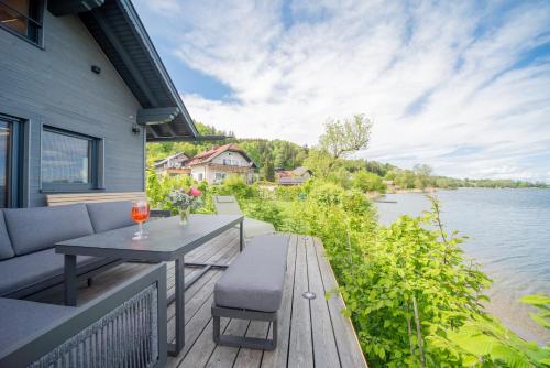 Hideaway Kraftplatz Chalet am See Mattsee Obertrum Urlaub am See Salzburger Seenland